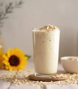 Rețetă Hipocalorică și post intermitent Smoothie cu Iaurt, Ovăz și Mix de Semințe