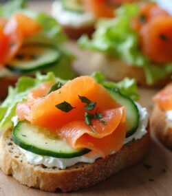 Rețeta Hipocalorica, de Post Intermitent ;i Low Carb High Protein Tartine delicioase cu somon afumat, cremă de brânză și mix de legume