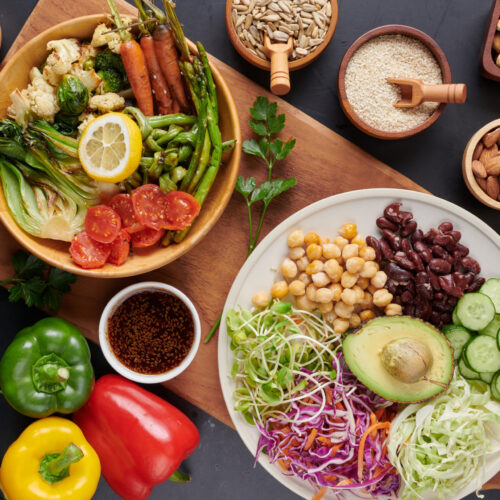 Alimentație cancer - Alimente sănătoase: avocado, castraveți, lămâi, morcovi, ardei