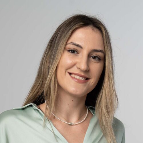Chiriac Loredana, medic nutritionist, expert Kindora, fotografie de studio
