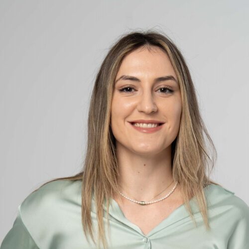 Dr. Loredana Chiriac, medic nutritionist, fotografie in studio