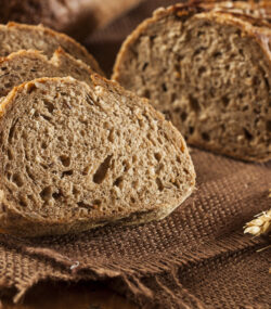 paine integrala din grâu feliată
