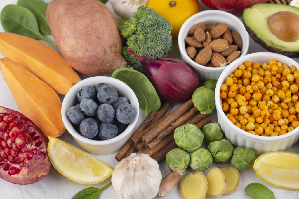 Imagine de sus cu alimente sanatoase, potrivite pentru o dieta antiinflamatoare