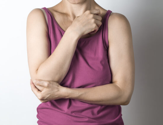 Senzație de umflare a brațelor cauzată de retenție de apă