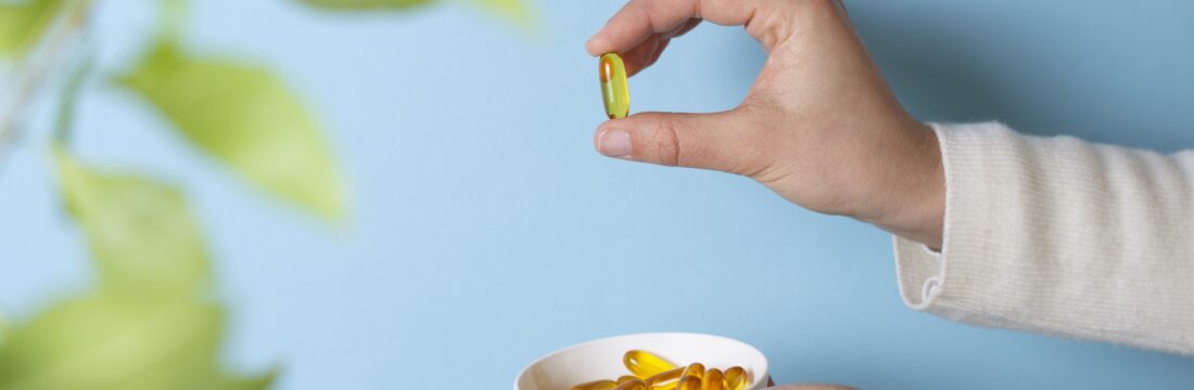 mana unei femei su suplimente alimentare in mana