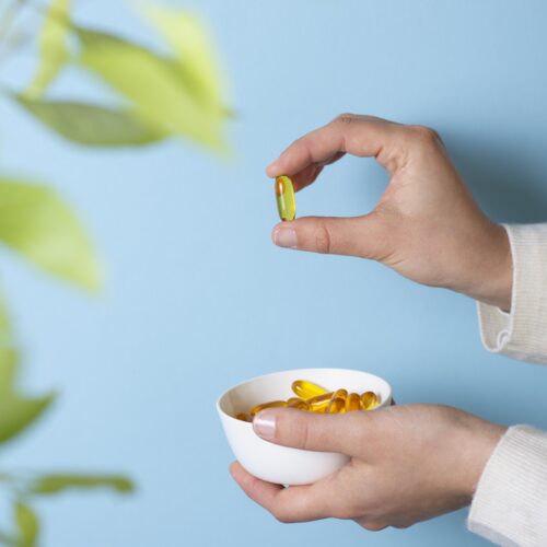 mana unei femei su suplimente alimentare in mana