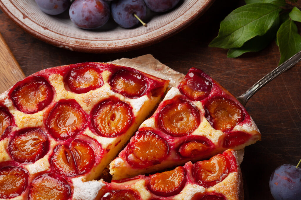 Reteta de acasa de tarta cu prune fara zahar, imagine de aproape