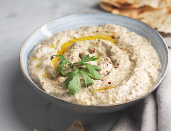 Imagine de aproape cu salata de vinete dietetica, fara maioneza