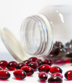 suplimente cu resveratrol o parte sunt pe masa, o parte in tub