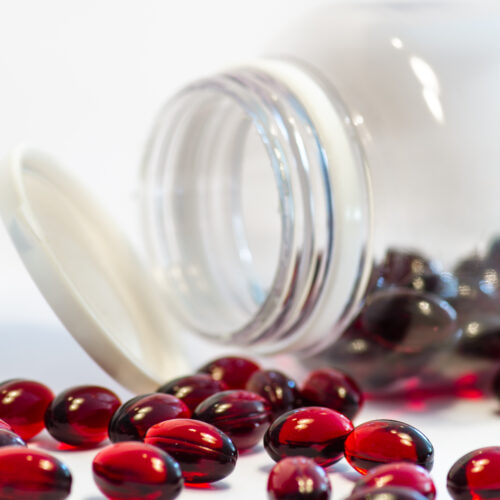 suplimente cu resveratrol o parte sunt pe masa, o parte in tub