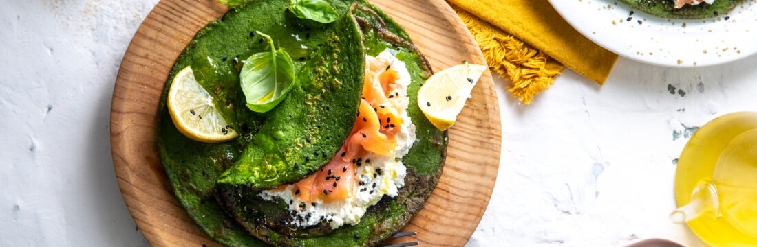 Imagine de sus, preparat low carb cu lipie din legume verzi