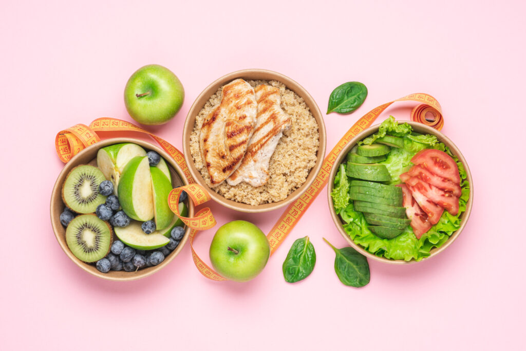 Imagine de sus, preparate sanatoase in dieta nordică, bogate în fructe, legume și cabohidrați integrali