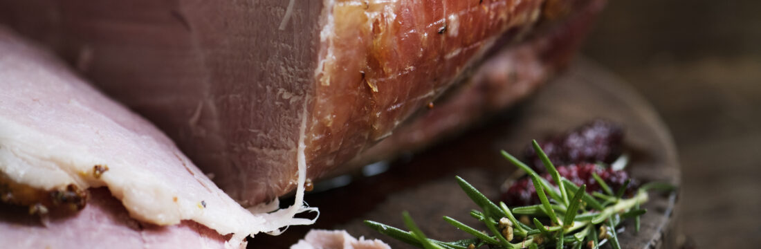 close up cu ciolan de porc afumat