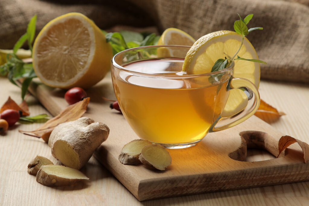 ceasca de ceai cu ghimbir si lamaie