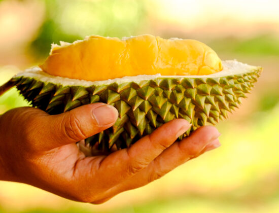 durian fruct in mana, jumatate decojit